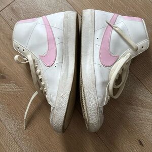 Nike Blazers- EUC Y7/W8.5